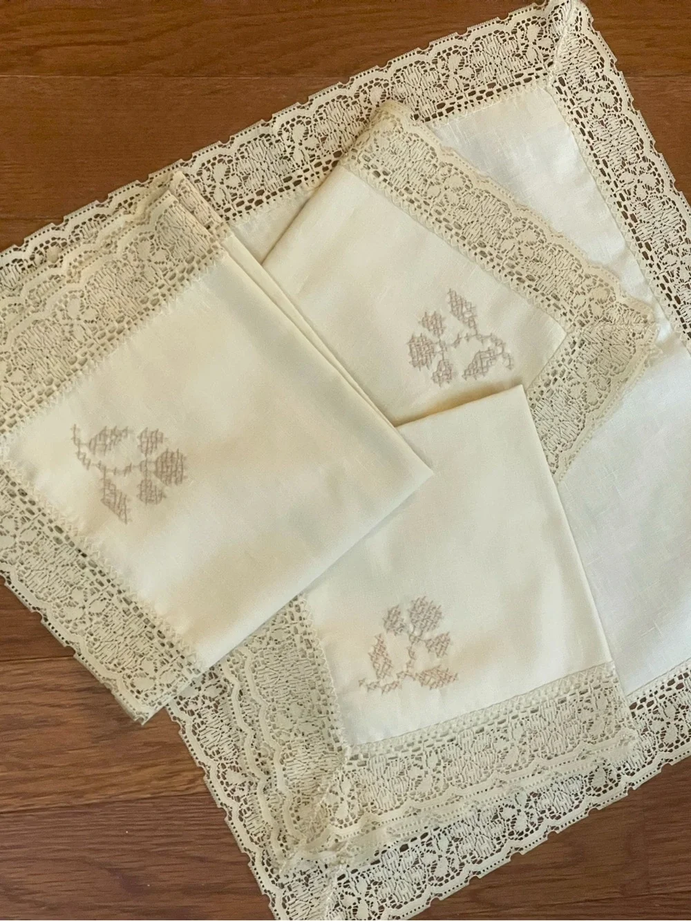 Vintage hand stitch table  napkin set of 4